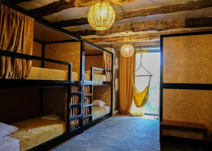 Loving Strangers 마달레나