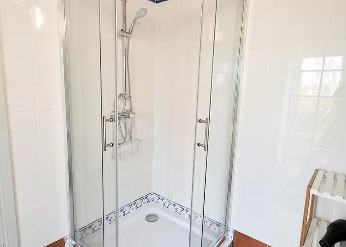 호스텔 Loving Strangers *