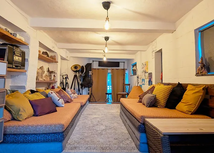 Loving Strangers 호스텔 마달레나