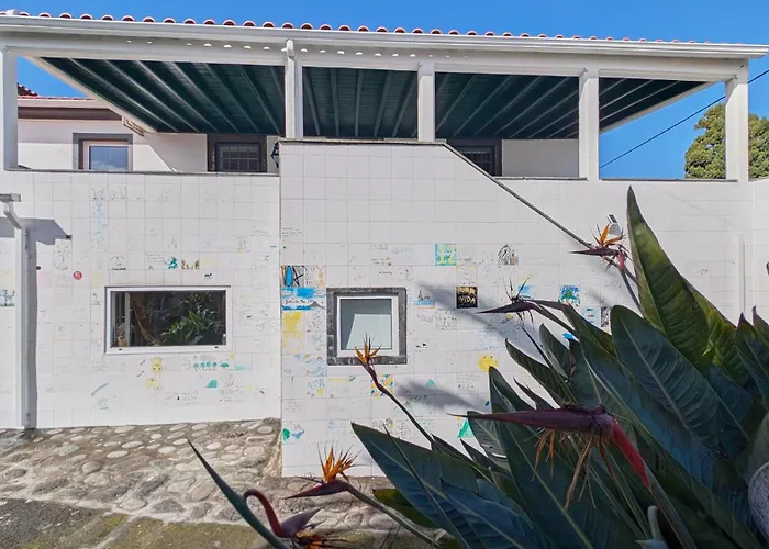 Loving Strangers 호스텔