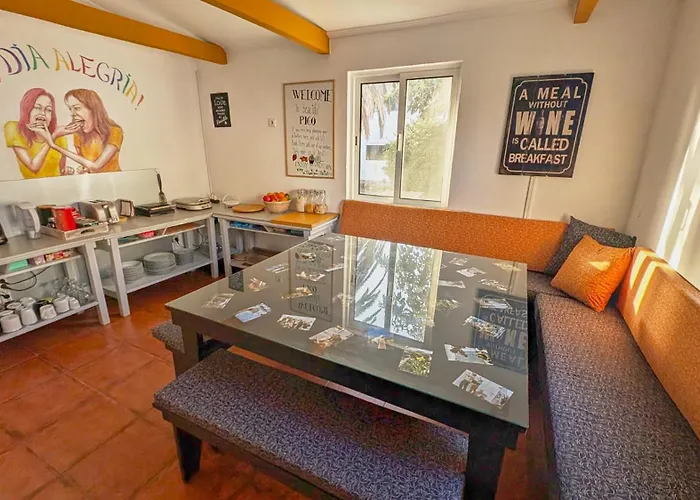 호스텔 Loving Strangers *