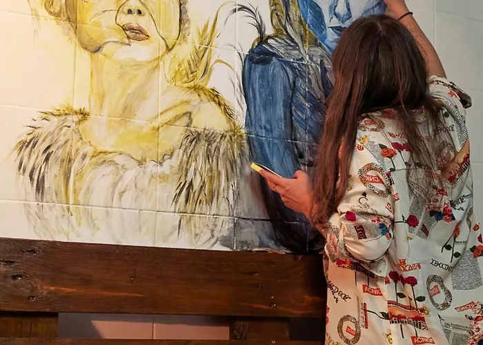 Loving Strangers 호스텔 *