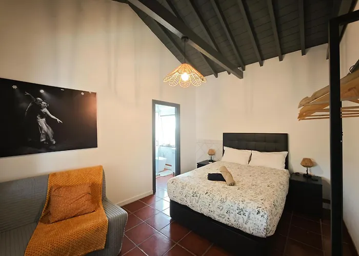 Loving Strangers 호스텔 마달레나