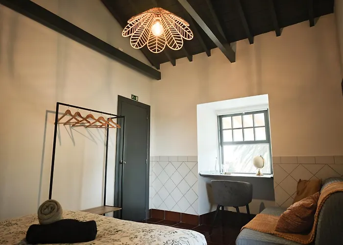 Loving Strangers 호스텔 *