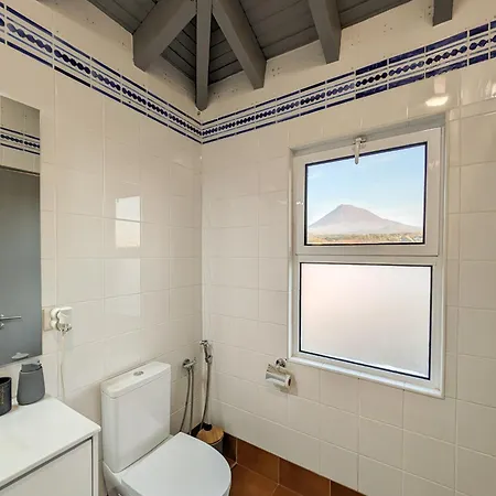 Loving Strangers Hostel Madalena (Azores)