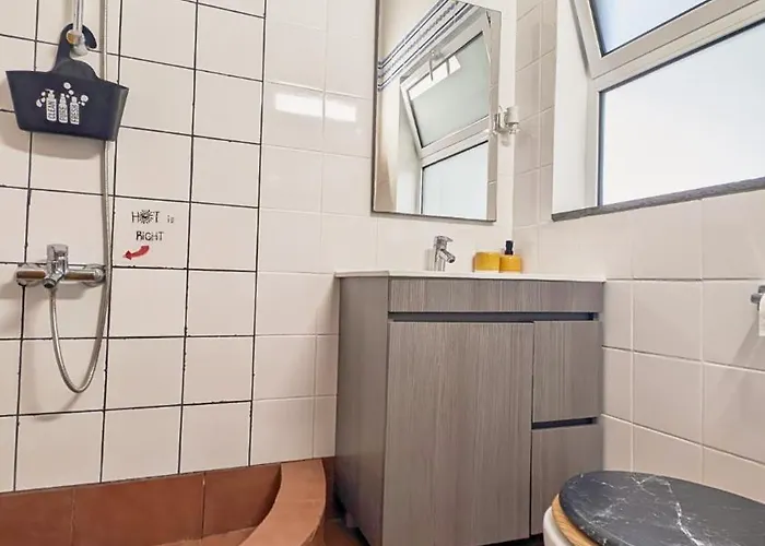 Loving Strangers Madalena (Azores)